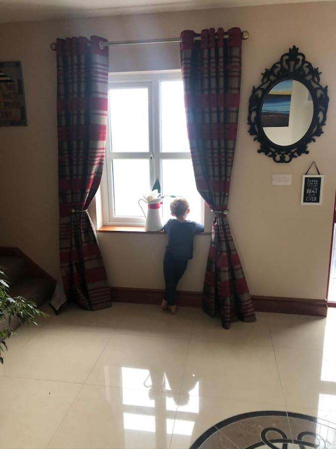 גלוואיי Connemara. 3 Bedroom, 8 Bed, Holiday Home מראה חיצוני תמונה