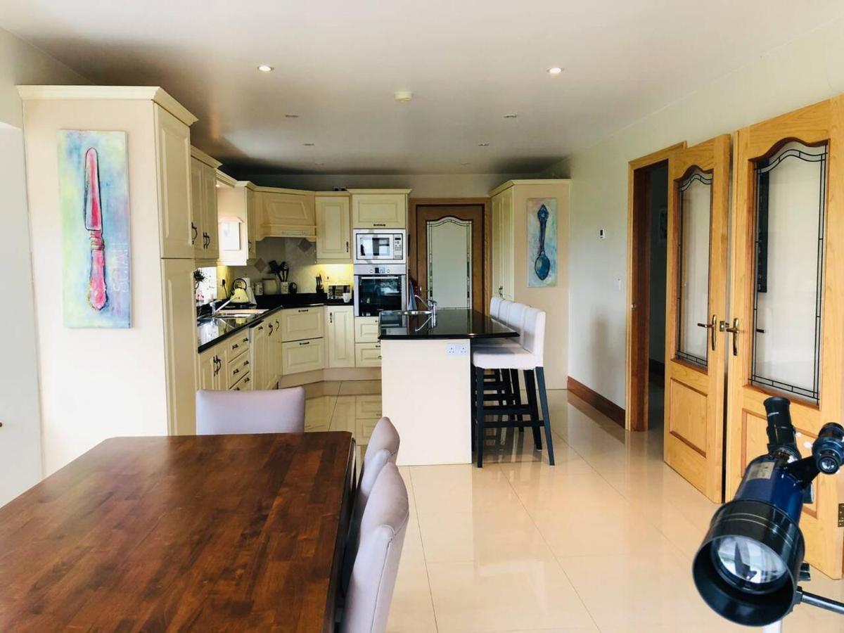 גלוואיי Connemara. 3 Bedroom, 8 Bed, Holiday Home מראה חיצוני תמונה