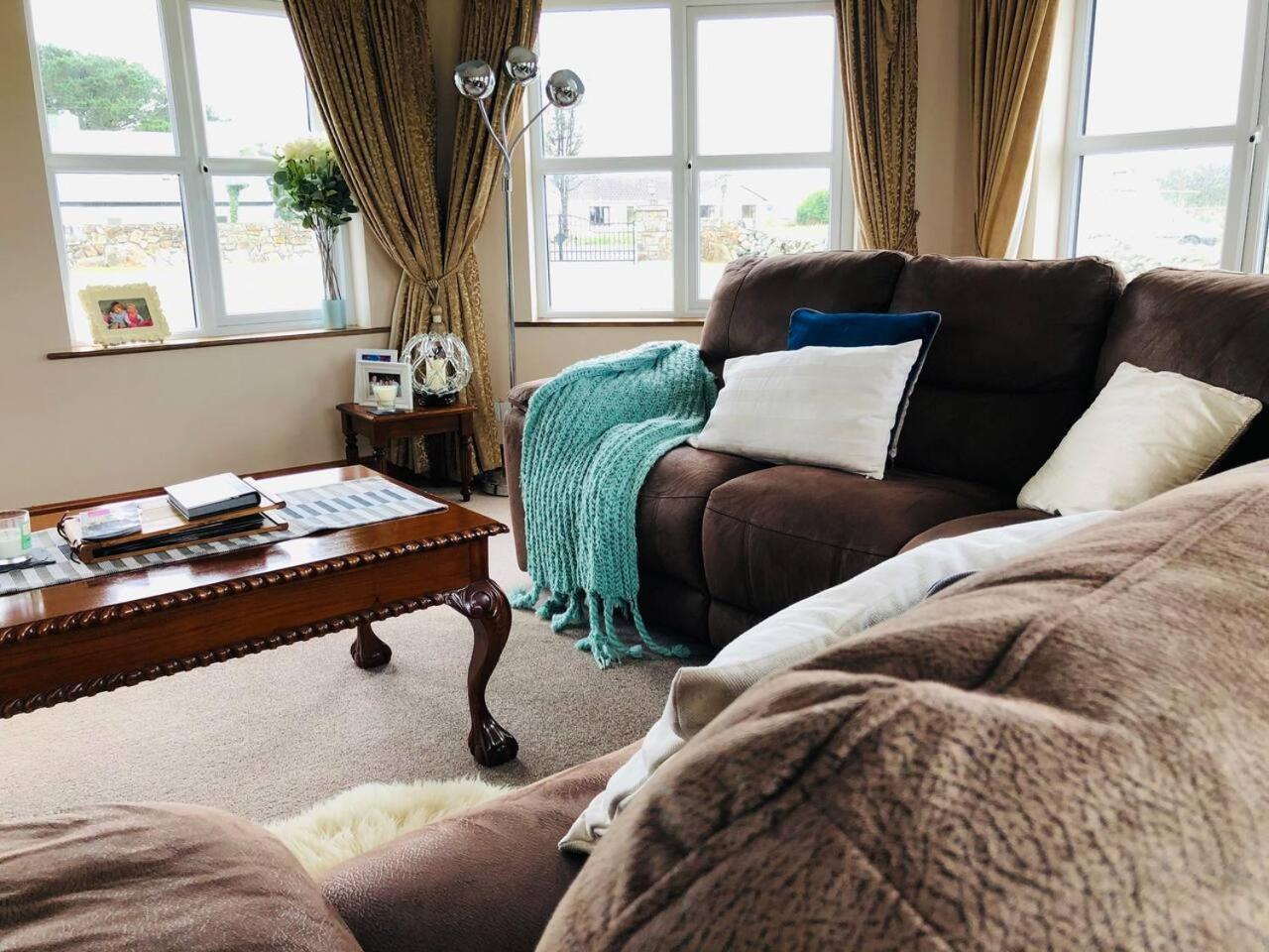 גלוואיי Connemara. 3 Bedroom, 8 Bed, Holiday Home מראה חיצוני תמונה